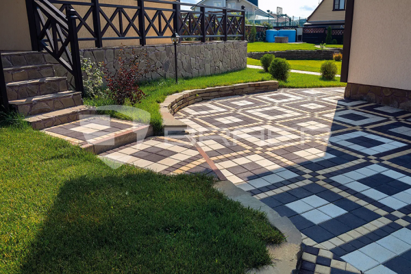 Коричневый