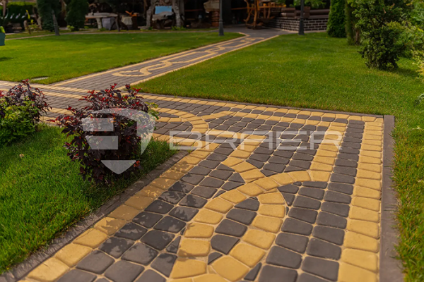 Коричневый